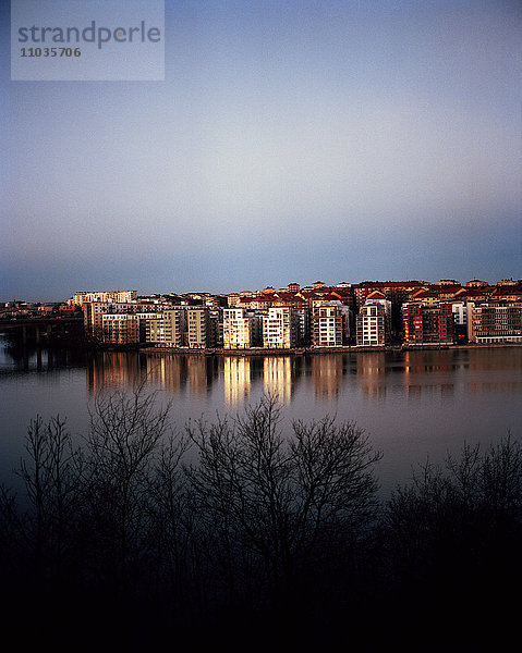 Gebäude am Wasser  Stockholm  Schweden.