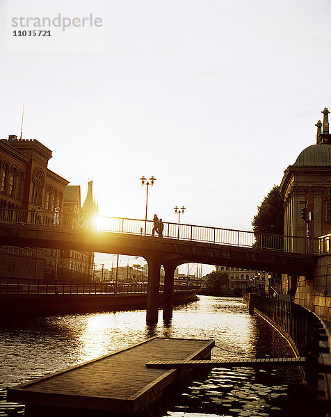 Silhouette einer Brücke in Stockholm  Schweden.