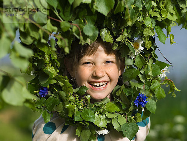 Porträt eines Mädchens bei der Mittsommerfeier  Schweden.