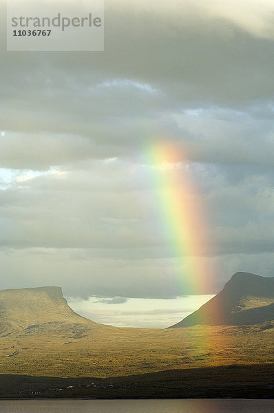 Ein Tal und ein Regenbogen  Abisko  Lappland  Schweden.