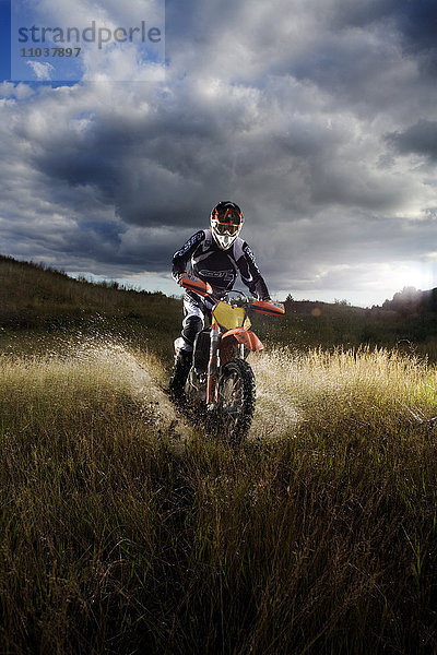 Ein Motocross-Fahrer  Schweden.