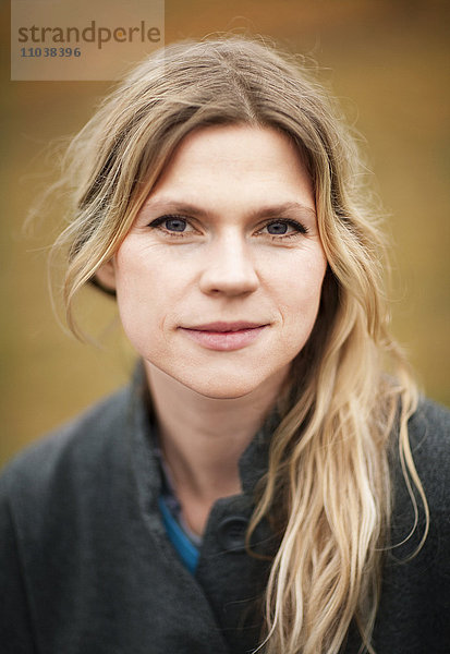 Porträt einer jungen blonden Frau  Schweden.