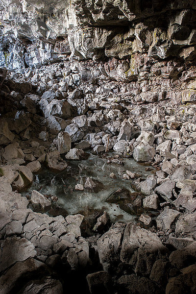 Lavaröhrenhöhle  Lava Beds National Monument  Kalifornien  USA