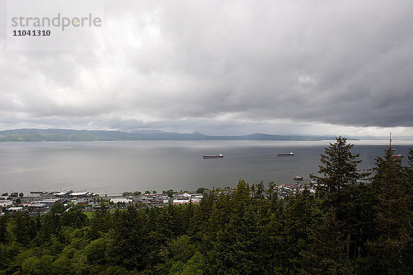 Der Columbia River bei Astoria  Oregon  USA