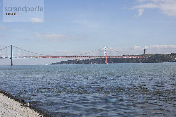 25 de Abril Brücke in Lissabon  Portugal