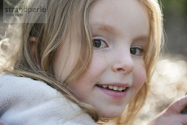 Kleines Mädchen lächelnd  Portrait