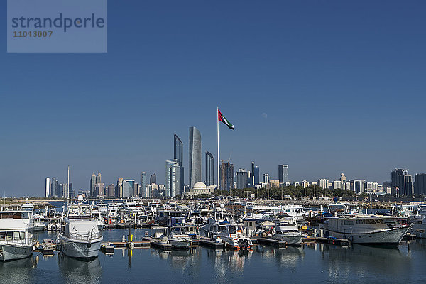 Boote im städtischen Jachthafen  Abu Dhabi  Emirat Abu Dhabi  Vereinigte Arabische Emirate