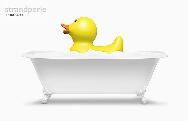 In der Badewanne schwimmende Gummi-Ente