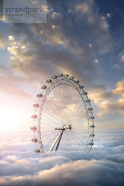 Riesenrad über den Wolken