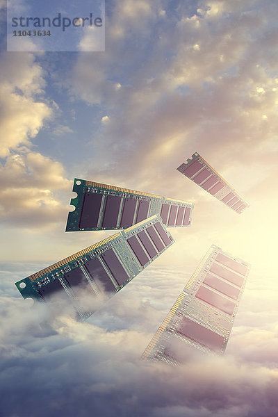Über den Wolken schwebende RAM-Module