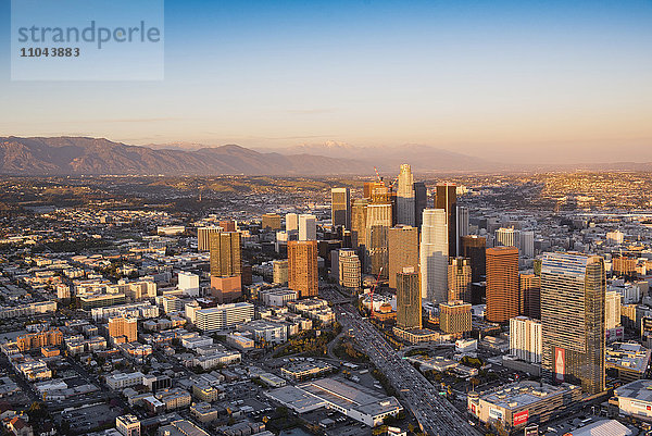 Luftaufnahme des Stadtbilds von Los Angeles  Kalifornien  Vereinigte Staaten