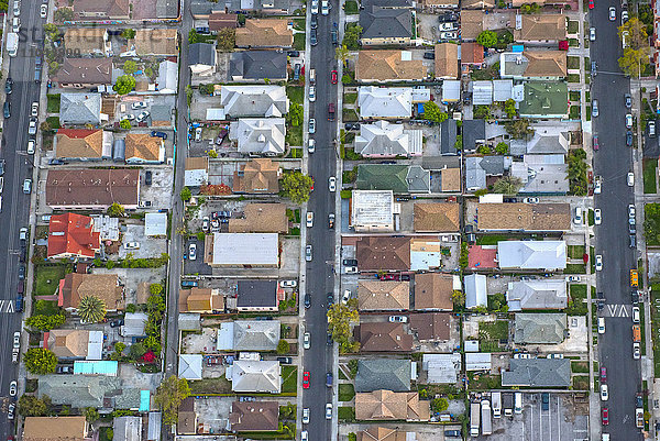 Luftaufnahme von Häusern in einer vorstädtischen Stadtlandschaft