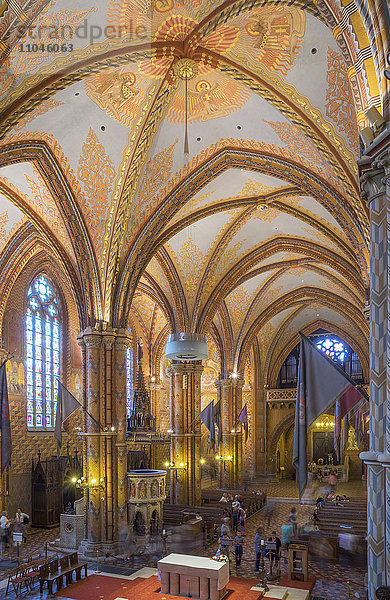 Verziertes Dach in der Matthiaskirche  Budapest  Ungarn