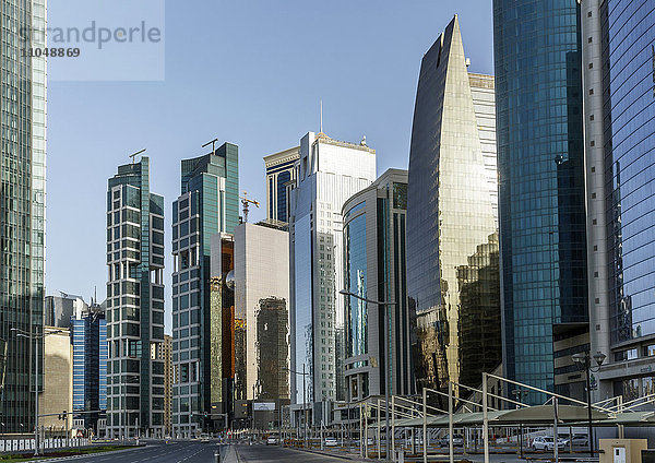 Hochhäuser im Stadtbild von Doha  Doha  Katar