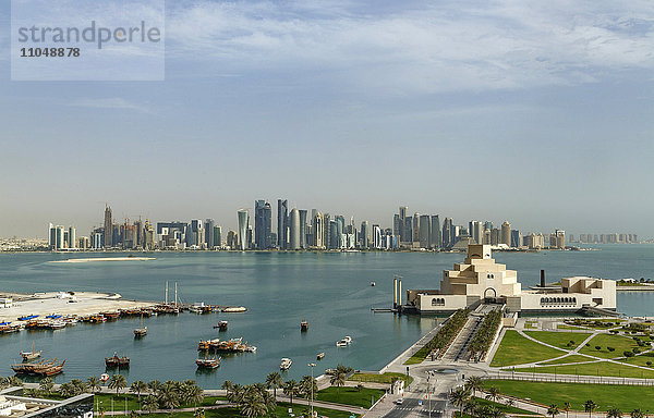 Stadtbild und Hafen von Doha  Doha  Katar