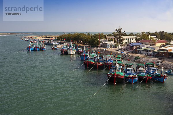 Fischerboote im Hafen von Phan Rang  Provinz Ninh Thuan  Vietnam  Asien