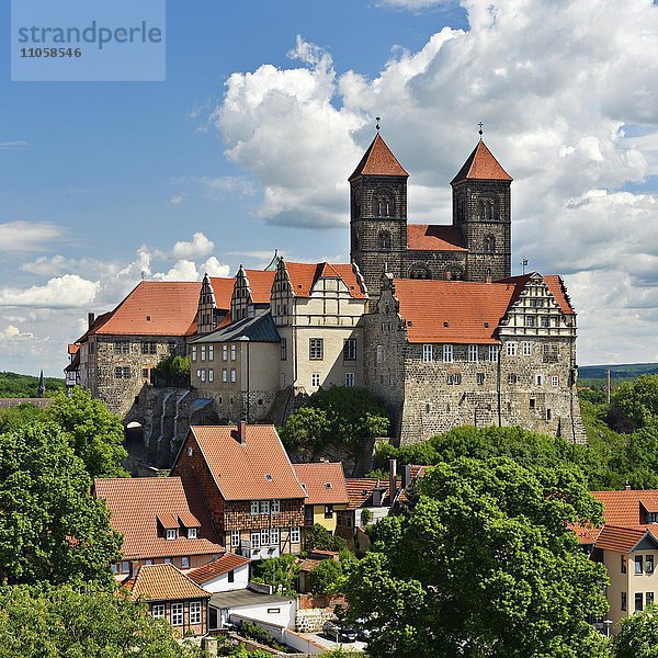 Schlossberg mit Stiftskirche St. Servatius und Schloss über der Altstadt  UNESCO Welterbe  Quedlinburg  Sachsen-Anhalt  Deutschland  Europa