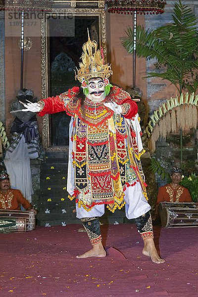 Legong Tanz von Bina Remaja Truppe  Ubud Palast  Bali  Indonesien  Asien