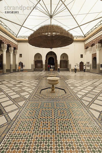 Innenhof  Musée de Marrakech  Marrakesch-Museum  im Dar Menebhi Palace  Marrakesch  Marokko  Afrika