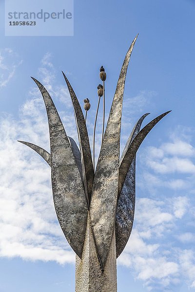 Moderne Skulptur auf dem Plaza Vieja  Havanna  Kuba  Nordamerika