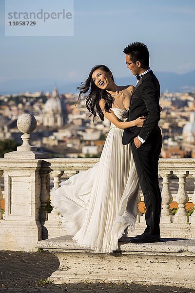 Brautpaar auf dem Gianicolo-Hügel  Trastevere  Rom  Italien  Europa