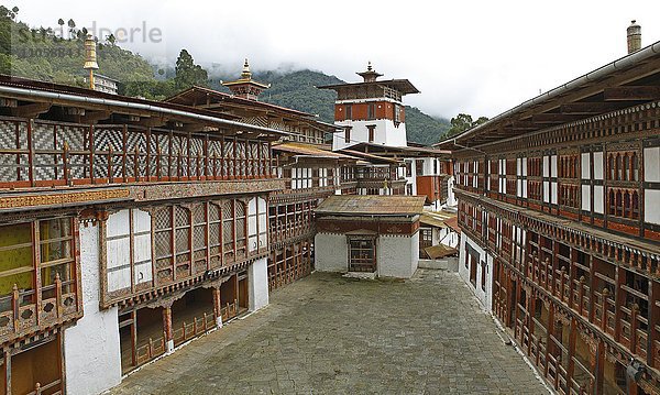 Innenhof des Kloster Trongsa Dzong  Trongsa Distrikt  Königreich Bhutan