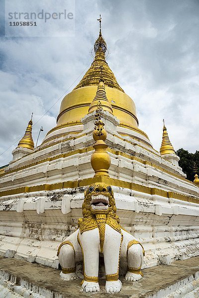 Pagode  Chinthe-Statue  antike Stadt Inwa oder Ava  Mandalay-Division  Myanmar  Burma  Birma  Asien