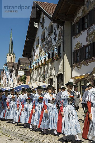 Festumzug  Trachtenumzug  Garmisch-Partenkirchen  Oberbayern  Bayern  Deutschland  Europa