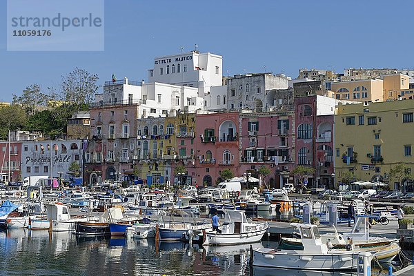 Marina di Procida  Insel Procida  Insel  Phlegräischen Inseln  Golf von Neapel  Kampanien  Italien  Europa