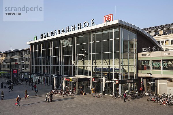 Hauptbahnhof  Köln  Nordrhein-Westfalen  Deutschland  Europa