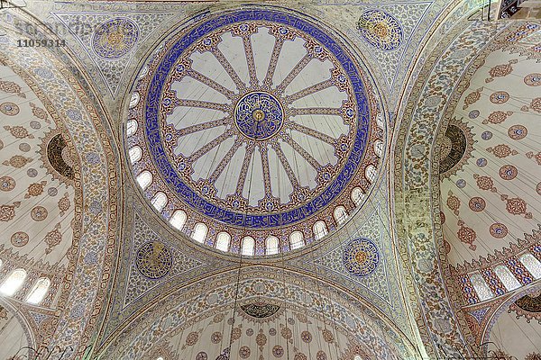 Kuppel Innenraum  Fatih-Moschee  Fatih Camii  Eroberer-Moschee  Stadtteil Fatih  Istanbul  europäischer Teil  Türkei  Asien