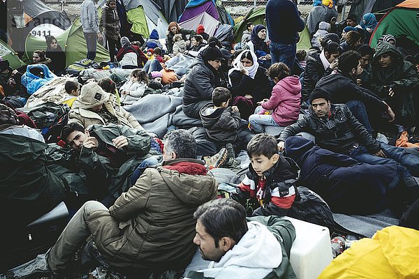 Flüchtlingslager an der griechisch-mazedonischen Grenze  wartende Flüchtlinge am Checkpoint  Idomeni  Zentralmakedonien  Griechenland  Europa