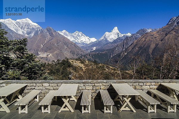 Ausblick auf den Mt. Everest vom Everest View Hotel  in einer Höhe von 3900 m über Namche Bazar gelegen  Namche Bazar  Solo Khumbu  Nepal  Asien