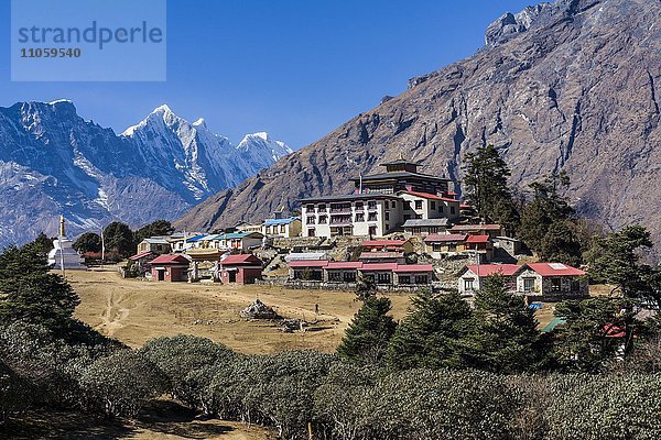 Ausblick auf das Tengboche Gompa Kloster  das auf einer Höhe von 3850 m liegt  Tengboche  Solo Khumbu  Nepal  Asien
