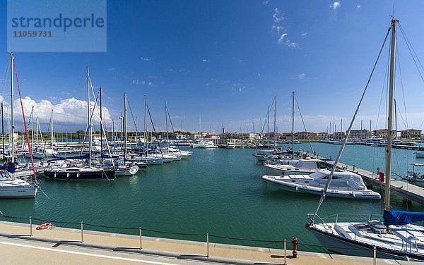 Segel- und Motorboote im Hafen  Marina di Pisa  Toskana  Italien  Europa