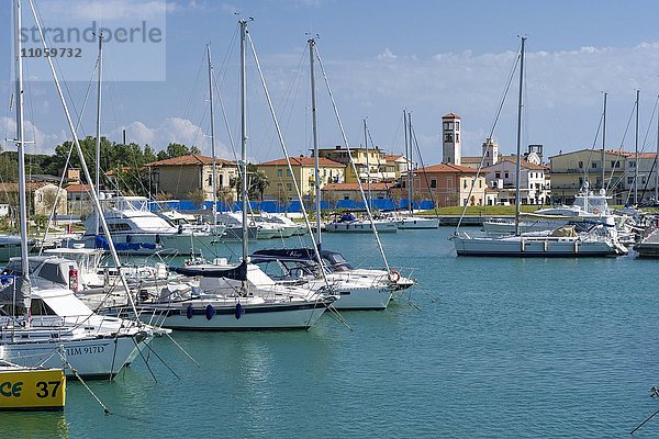 Segel- und Motorboote im Hafen  Marina di Pisa  Toskana  Italien  Europa