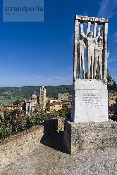 Mahnmal gegen Faschismus und Nazismus auf dem Hügel über der Stadt  Massa Marittima  Toskana  Italien  Europa