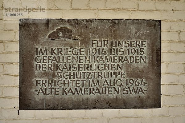 Gedenkplatte für die Gefallenen der deutschen Schutztruppe im Hof der Alten Feste  Windhoek  Namibia  Afrika