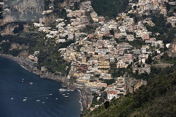 Blick auf die Ortschaft Positano  Amalfiküste  Costiera Amalfitana  Provinz Salerno  Kampanien  Italien  Europa
