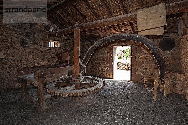 Innenraum einer alten Mühle im Freilichtmuseum  Museumsdorf Ecomuseo de la Alcogida  Tefia  Fuerteventura  Kanarische Inseln  Spanien  Europa