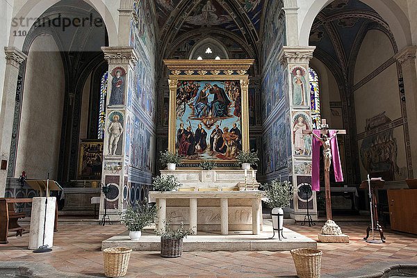 Altar im Augustinerkloster  Chiesa Sant Agostino  Innenansicht  historische Altstadt  San Gimignano  Provinz Siena  Toskana  Italien  Europa