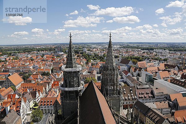 Ulmer Münster  Ausblick vom Westturm über das Langhaus auf die Türme  Ulm  Baden Württemberg  Deutschland  Europa