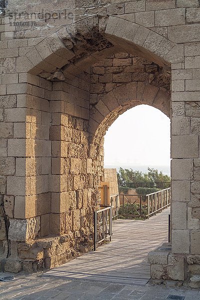Stadttor  archäologische Ausgrabung  antike Stadt Caesarea Maritima  auch Cäsarea oder Caesarea  Nationalpark  Scharonebene oder Scharon-Ebene am Mittelmeer  Israel  Asien