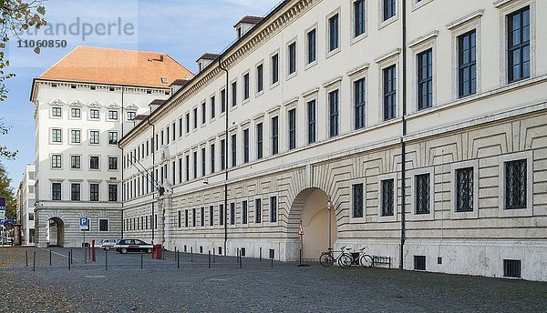 Bayrisches Wirtschaftsministerium  1938 als Luftgaukommando Süd eröffnet  Fassade zur Prinzregentenstraße  München  Bayern  Deutschland  Europa