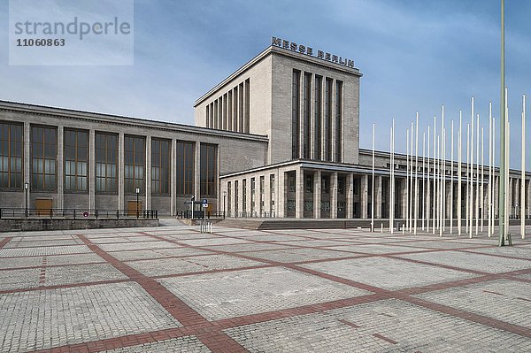 Messegebäude  Haupteingang von 1937 mit Ehrenhalle  Architekt Richard Ermisch  Monumentalbau des Nationalsozialismus  Berlin  Deutschland  Europa