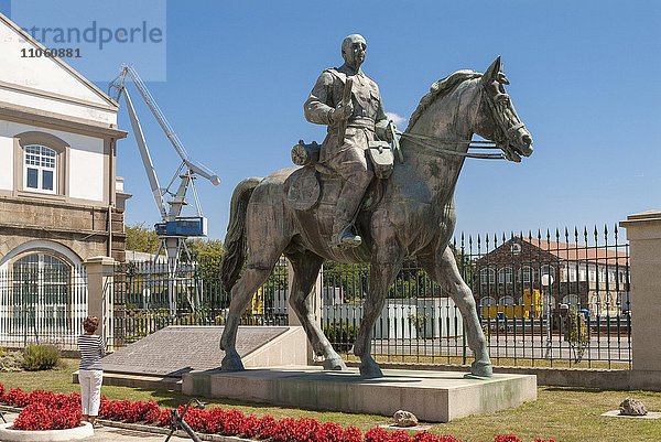 Reiterdenkmal Diktator Francisco Franco  wurde in seiner Geburtsstadt vom zentralen Platz entfernt und am Museum Naval abgestellt  Ferrol  Autonome Region Galicien  Provinz A Coruña  Spanien  Europa