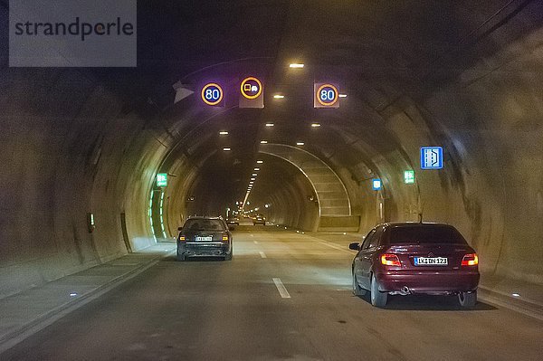 Fahrt im Tunnel Rennsteig  auch Rennsteigtunnel oder Christiane-Tunnel  Bundesautobahn A71  längster Straßentunnel Deutschlands  Thüringen  Deutschland  Europa