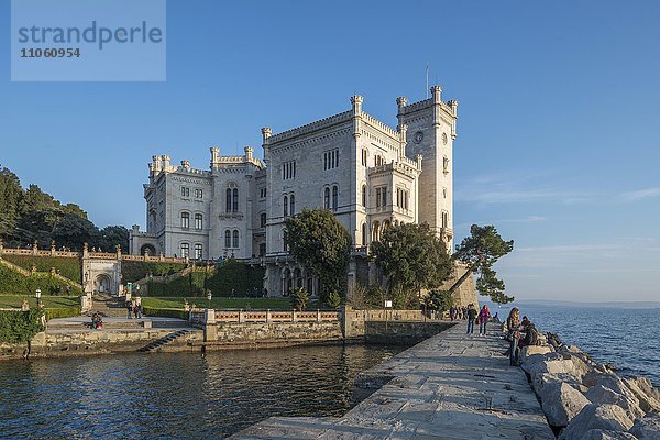 Schloss Miramare  Castello di Miramare  Bucht von Grignano  Friaul-Julisch Venetien  Italien  Europa