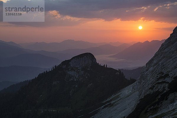 Sonnenaufgang über dem Schachentorkopf  Wettersteingebirge  Bayern  Oberbayern  Deutschland  Europa