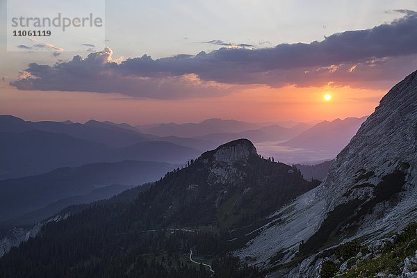Sonnenaufgang über dem Schachentorkopf  Wettersteingebirge  Bayern  Oberbayern  Deutschland  Europa